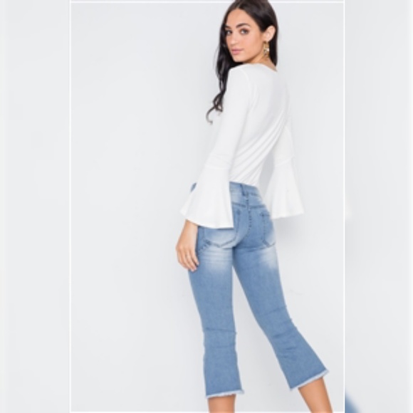 🆕Mid rise jean flare frayed light blue cropped - Picture 2 of 4